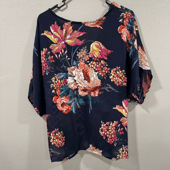 2/$15 Umgee Floral Blouse - Picture 8 of 8